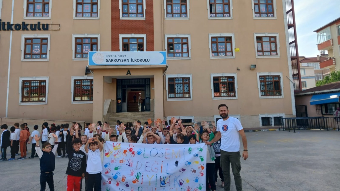 Sarkuysan İlkokulu LÖSEMİ farkındalık haftası